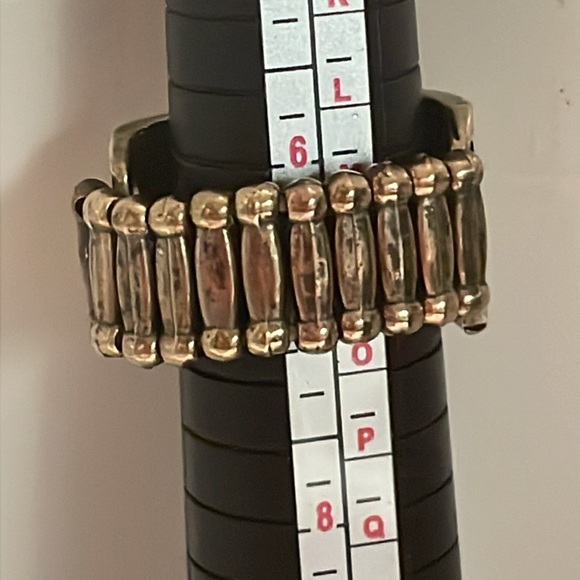 Size 6.5 Modernist gold tone ribbed wide stretch statement ring - Picture 11 of 12